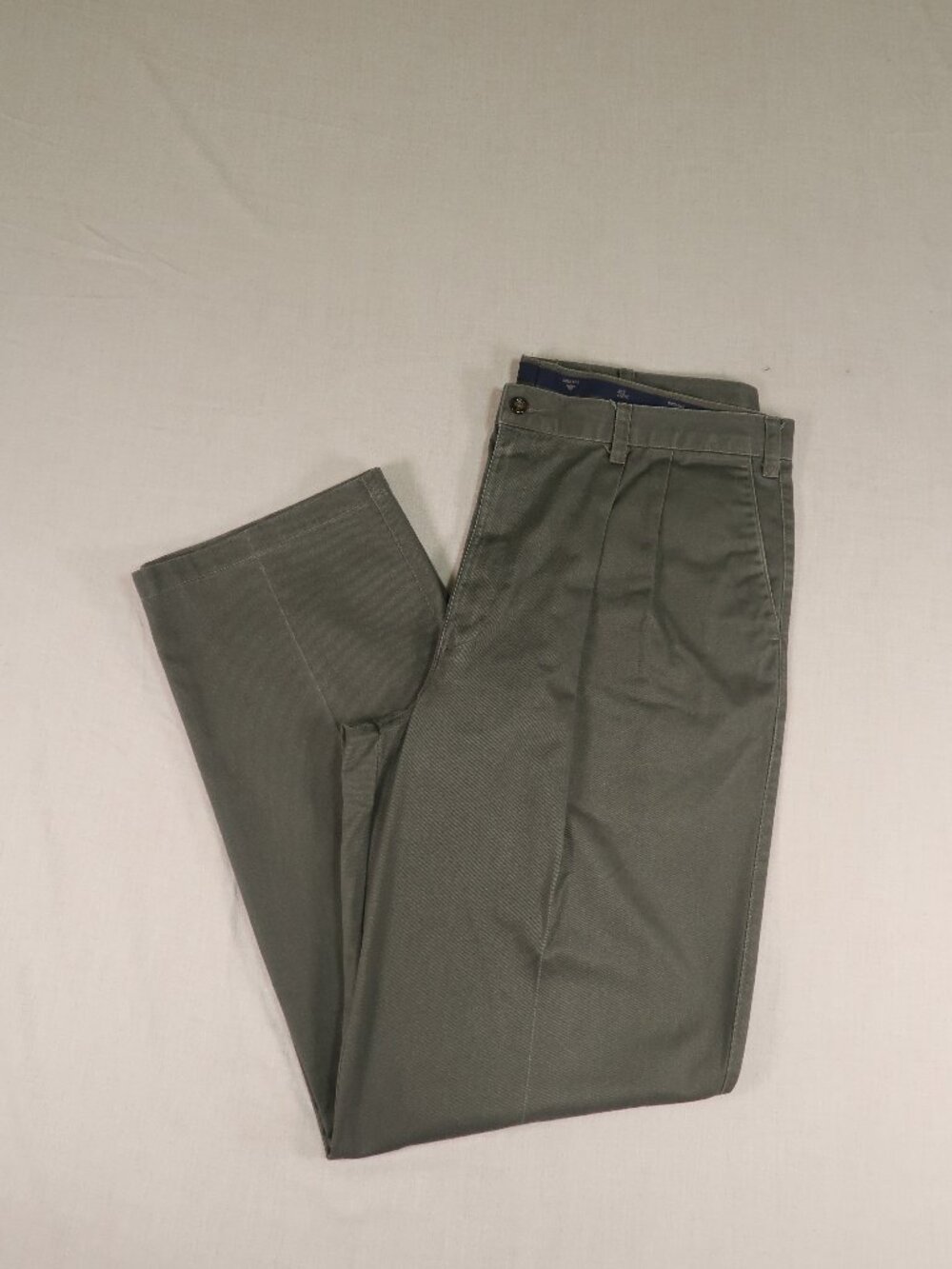 Dockers Men’s Pleated Chino Pants Gray Classic Fit Preppy Tailored Trousers